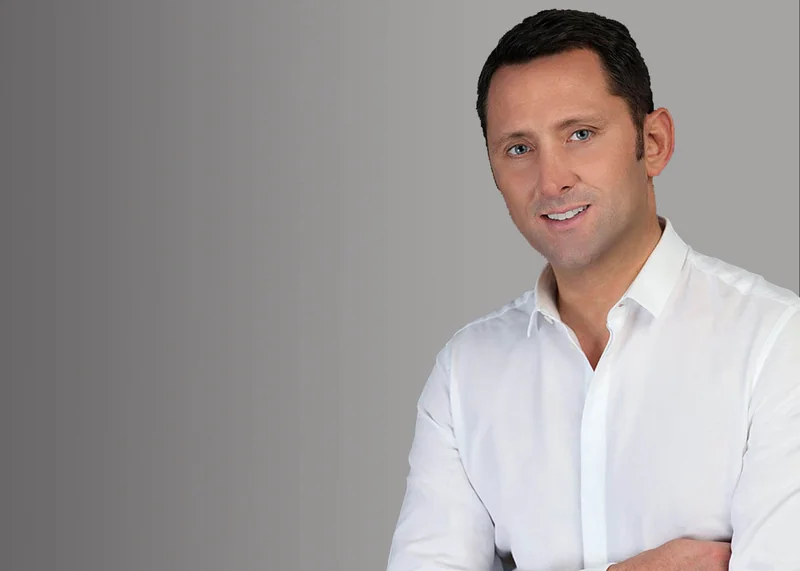 Dr. Paul Tulley, deep plane facelift surgeon in London, UK