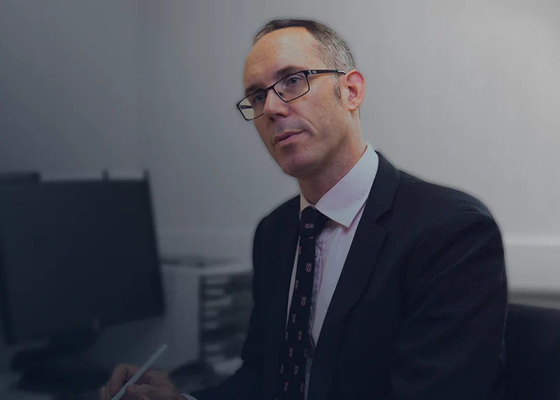 Dr. Sinclair Gore, deep plane facelift surgeon in Oxford, UK