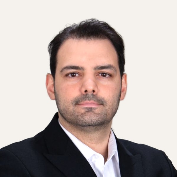Dr. Ahmet Hamdi Sakarya, chirurgien de lifting cervico-facial deep plane à Istanbul, Turquie