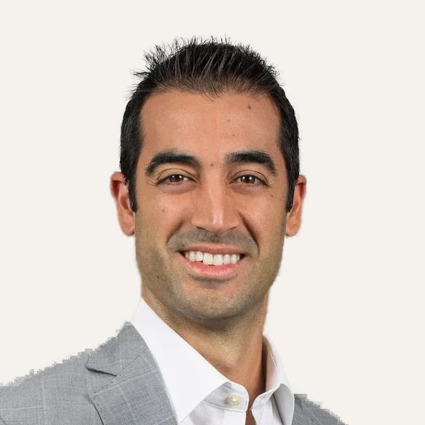 Dr. Alex Zuriarrain, chirurg specializat în lifting facial deep plane în Miami, Statele Unite ale Americii