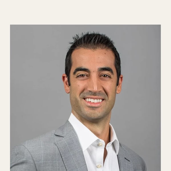 Dr. Alex Zuriarrain — Cirujano de Lifting de Plano Profundo