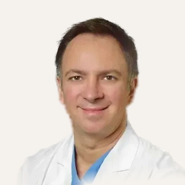 Dr. Andres Bustillo — Kirurg i Facelift-it Deep Plane