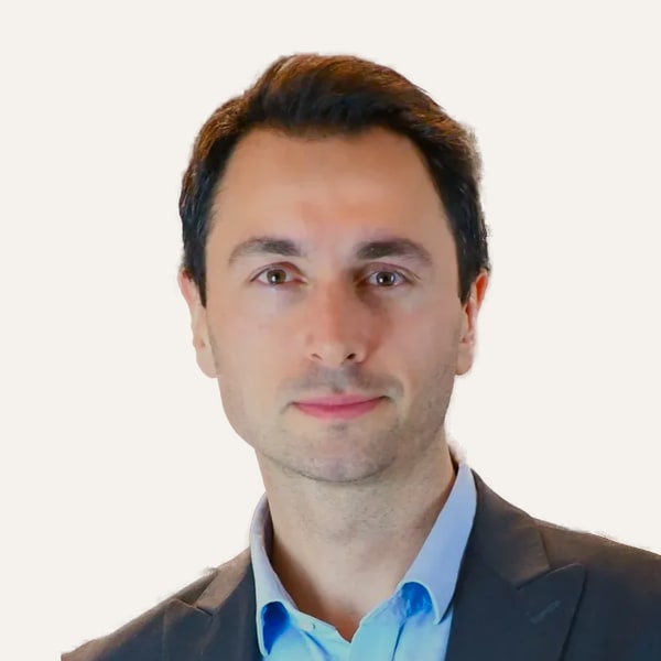 Dr. Arda Küçükgüven, chirurgien de lifting cervico-facial deep plane à Istanbul, Turquie
