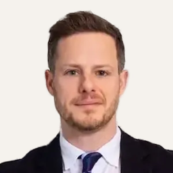 Dr. Berke Özücer, хирург по дълбок фейслифт в Истанбул, Турция