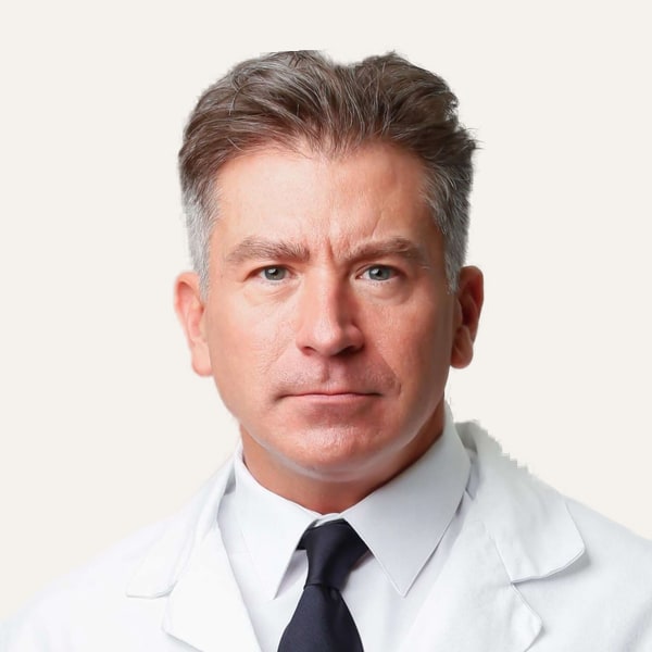 Dr. Brian Dickinson — Derin Plan Yüz Germe Cerrahı