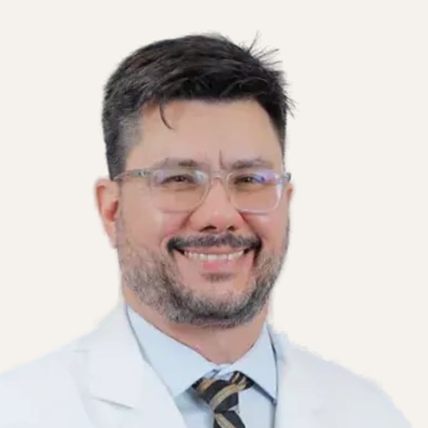 Dr. Carlos Henrique Camilo — Хирург за дълбок лифтинг на лицето (deep plane facelift)
