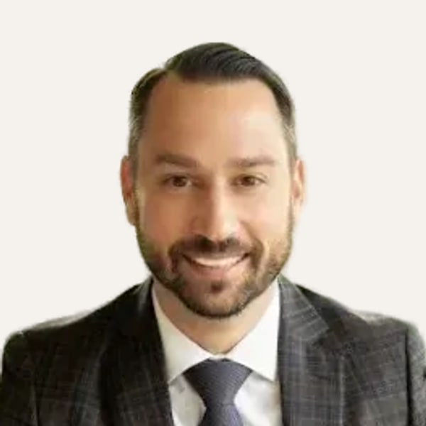 Dr. Colin Pero, chirurg specializat în lifting facial deep plane în Dallas, Statele Unite ale Americii