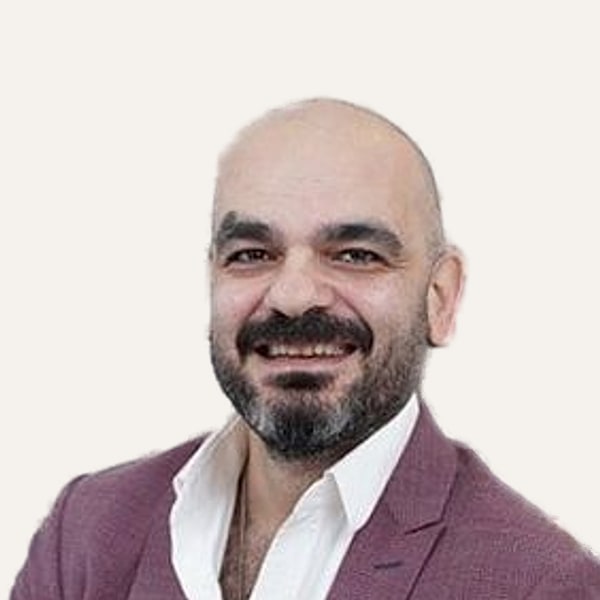 Dr. Dağhan Işık, хирург по дълбок фейслифт в Истанбул, Турция
