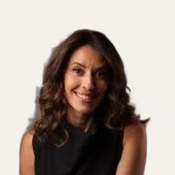 Dr. Danielle Salvati, deep plane facelift surgeon in Curitiba, Brazil