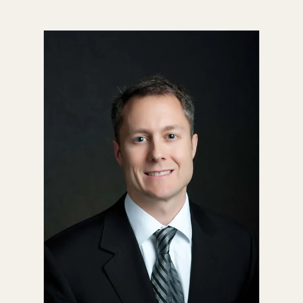 Dr. David M. Powell — Deep Plane Facelift Chirurg