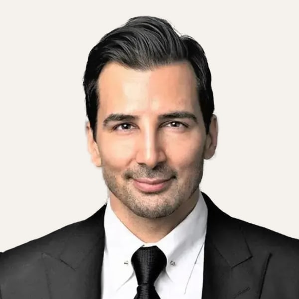 Dr. Dimitrios Motakis — Deep Plane Facelift Chirurg
