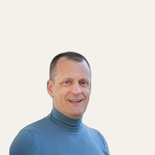 Dr. Eckart Knoche, deep plane facelift surgeon in Hamburg, Germany