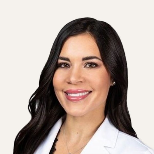 Dr. Emily Hrisomalos، جراح شد الوجه بالتقنية العميقة في إنديانابوليس, الولايات المتحدة