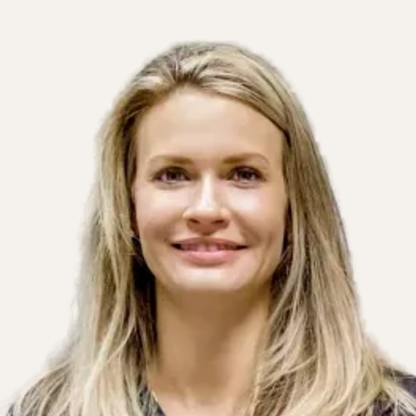 Dr. Emily Jiles — Cirurgião de Lifting Facial Profundo