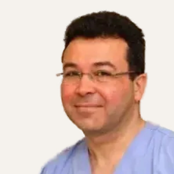 Dr. Ercan Karacaoğlu, deep plane facelift sebész, Isztambul, Törökország