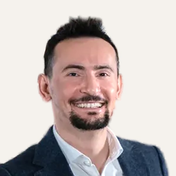 Dr. Erdi Özdemir, chirurgien de lifting cervico-facial deep plane à Istanbul, Turquie