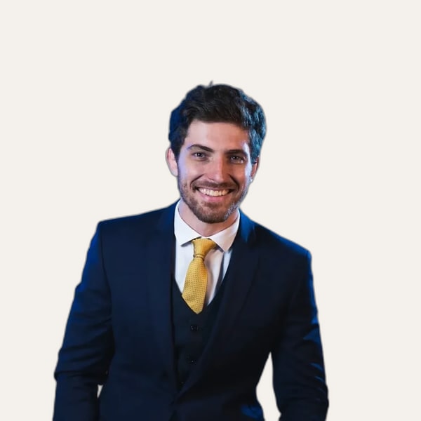 Dr. Felipe Buschle, deep plane facelift surgeon in Curitiba, Brazil