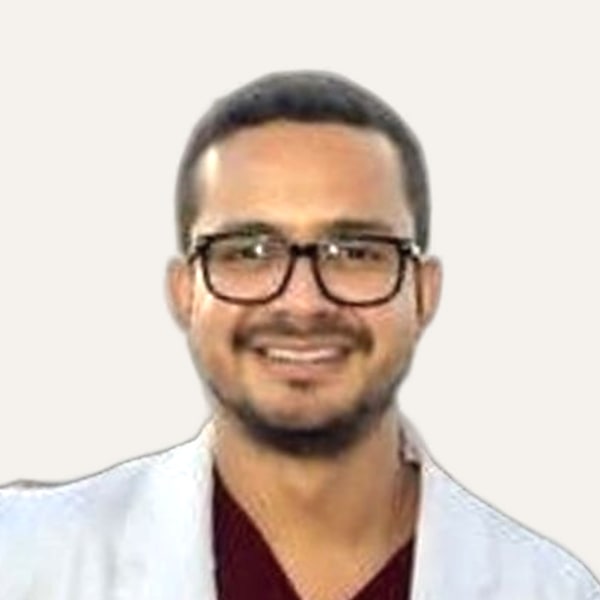 Dr. Gabriel Silva, chirurgo specializzato in lifting del deep plane a San Paolo, Brasile