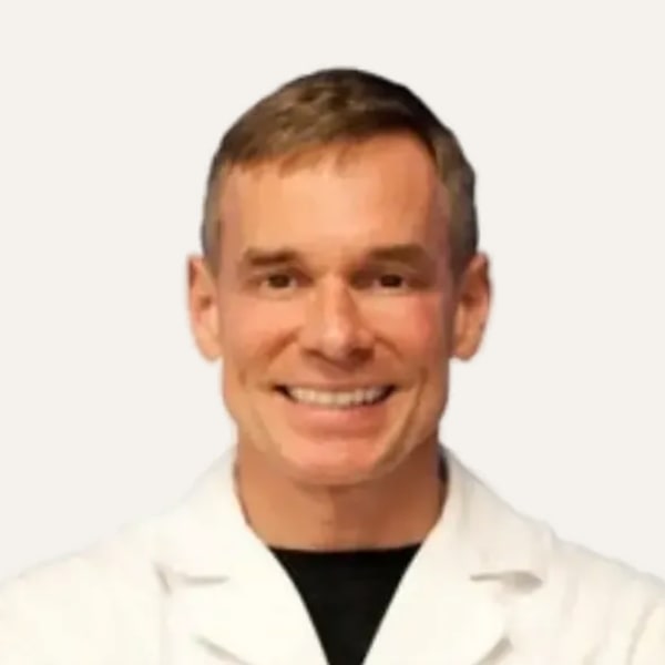 Dr. Gerald Minniti, deep plane facelift sebész, Beverly Hills, Egyesült Államok