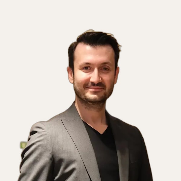 Dr. Hakan Özocak, deep plane facelift surgeon in Istanbul, Turkey