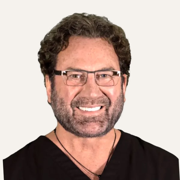 Dr. Harvey "Chip" Cole — Cirurgião de Lifting Facial Profundo