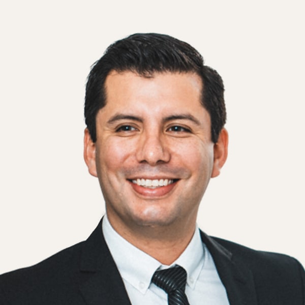 Dr. Illich Navarro, deep plane facelift surgeon in Tijuana, Mexico
