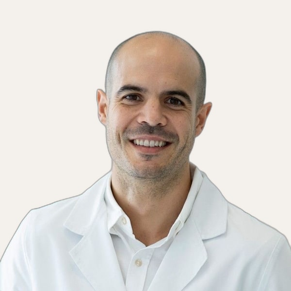 Dr. Iñigo Calvo, deep plane facelift surgeon in Pamplona, Spain