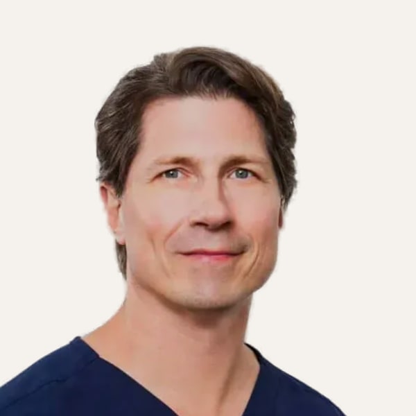 Dr. Jay Calvert — Cirujano de Lifting de Plano Profundo