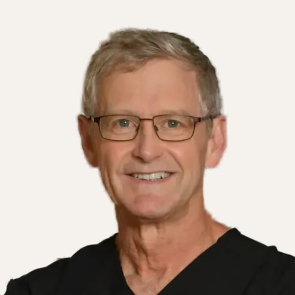 Dr. John Holds — Deep Plane Facelift Chirurg