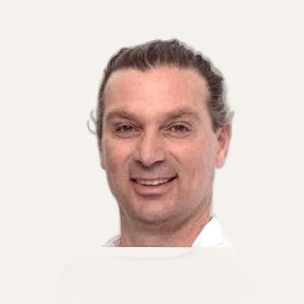 Dr. Joost Staudt — Cirujano de Lifting de Plano Profundo