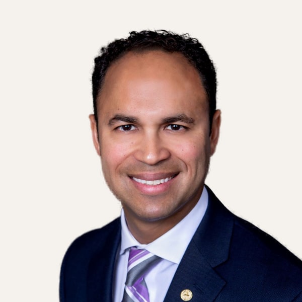 Dr. José E. Barrera — Deep Plane Facelift Chirurg