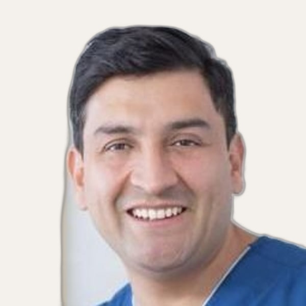 Dr. Juan Guillermo Erazo, deep plane facelift surgeon in Pereira, Colombia