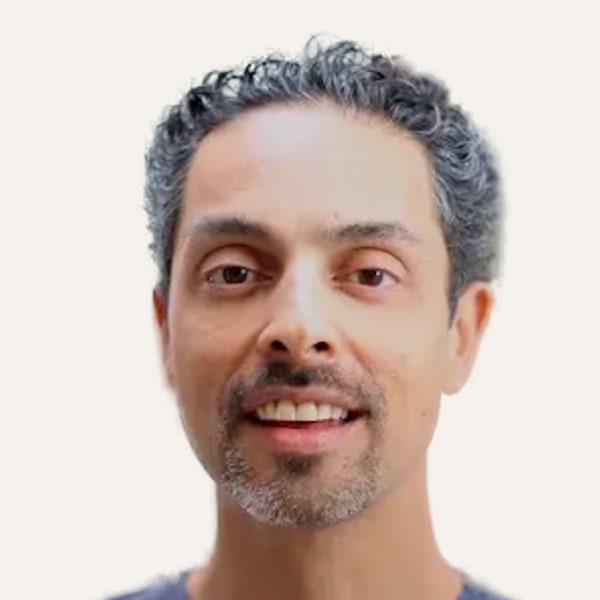 Dr. Julian De Silva