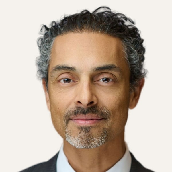 Dr. Julian De Silva