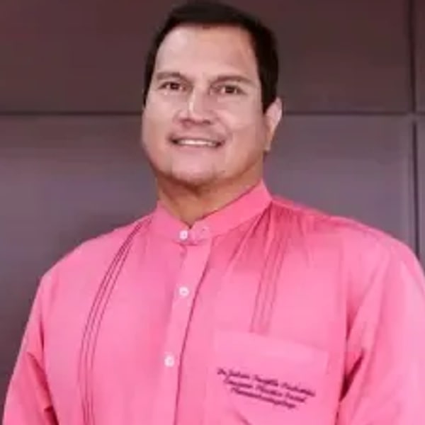Dr. Julian Trujillo