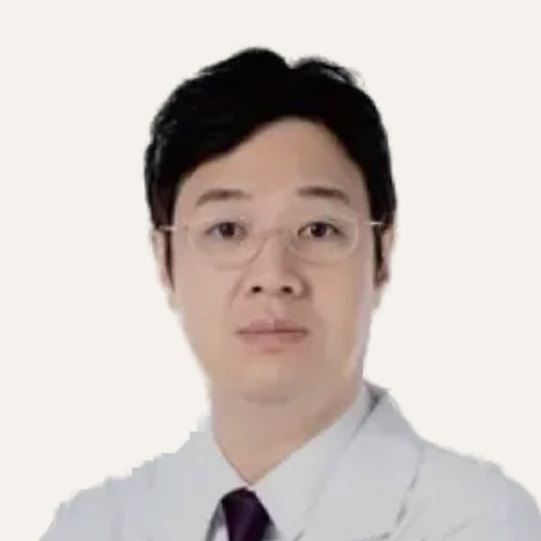 Dr. Jung Dong-Hak — Cirujano de Lifting de Plano Profundo