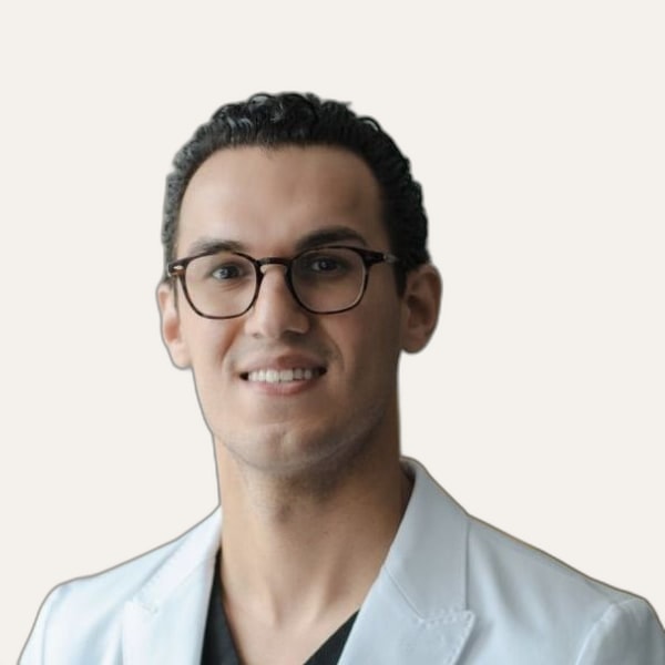 Dr. Keon Parsa, хирург по дълбок фейслифт в Beverly Hills, USA
