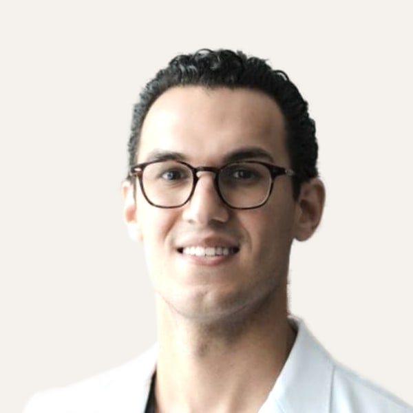 Dr. Keon Parsa, chirurg specializat în lifting facial deep plane în Beverly Hills, Statele Unite ale Americii