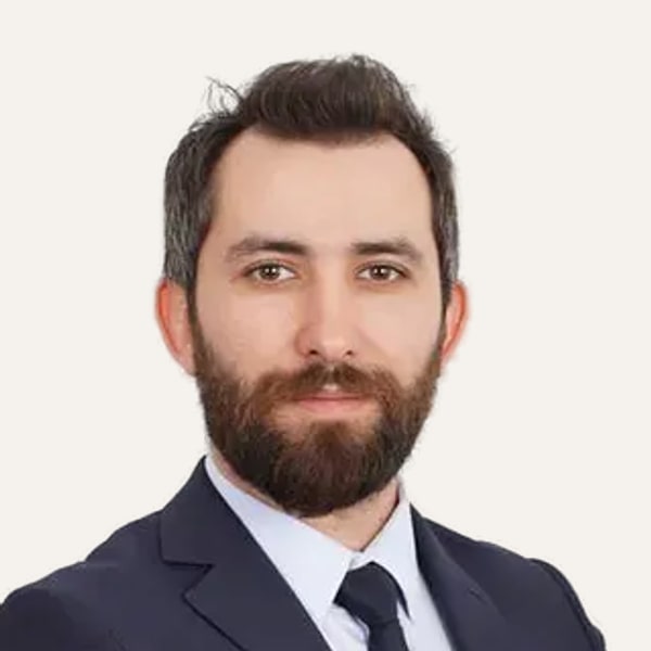 Dr. Kerim Ünal, χειρουργός deep plane facelift στην Κωνσταντινούπολη, Τουρκία