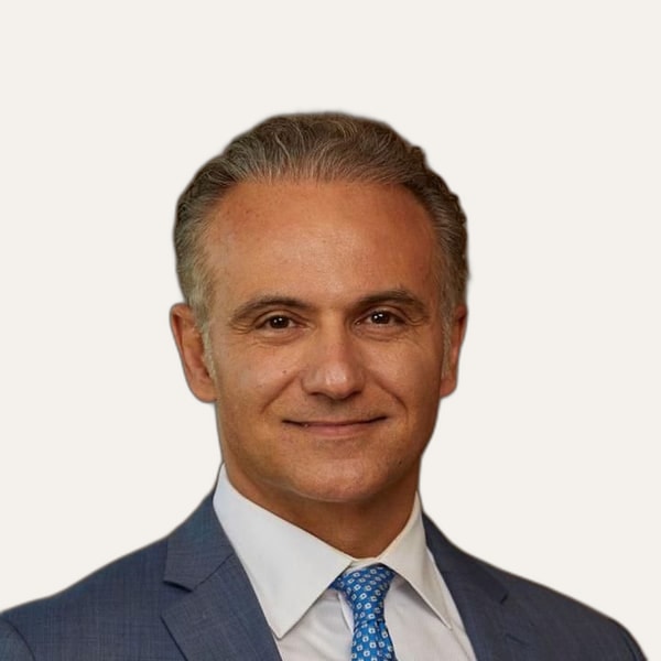 Dr. Kiya Movassaghi, deep plane facelift surgeon in Eugene, USA