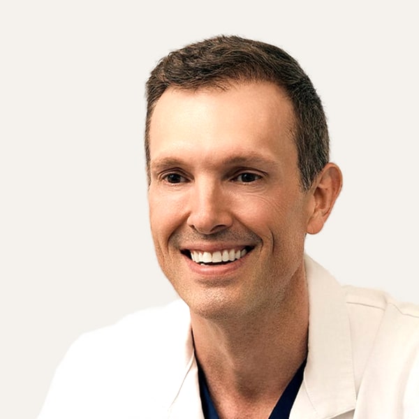 Dr. Kristopher Hamwi, chirurgo specializzato in lifting del deep plane a Sarasota, Stati Uniti
