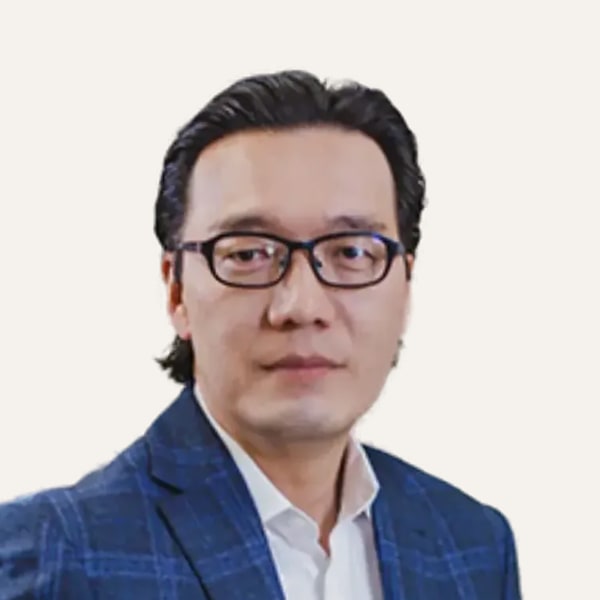 Dr. Kyle Choe — Cirurgião de Lifting Facial Profundo