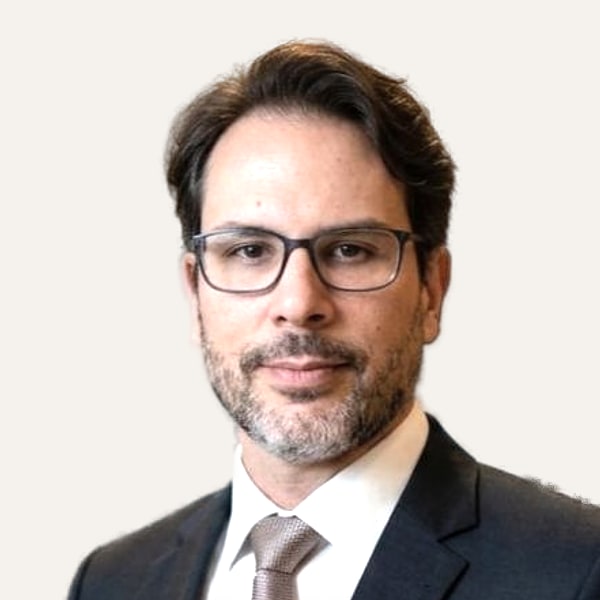 Dr. Leonardo Caetano — Chirurg de lifting facial deep plane