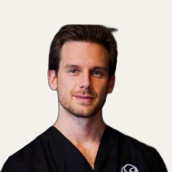 Dr. Luca Savani — Deep Plane Facelift Surgeon