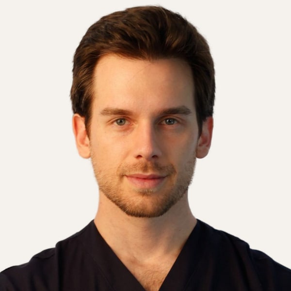 Dr. Luca Savani — Deep Plane Facelift Surgeon