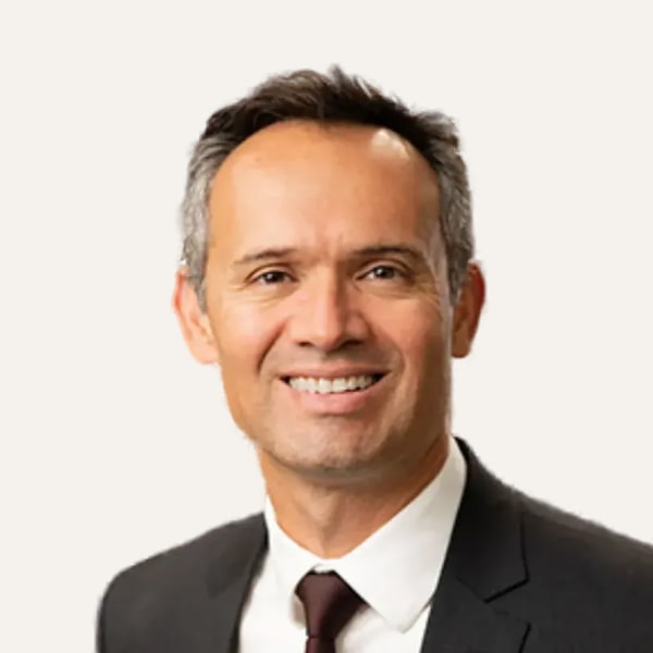 Dr. Gustavo Machado — Gesichtsstraffung (deep plane) Chirurg