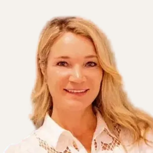 Dr. Mara Teresa Sierra, хирург по дълбок фейслифт в Майорка, Испания