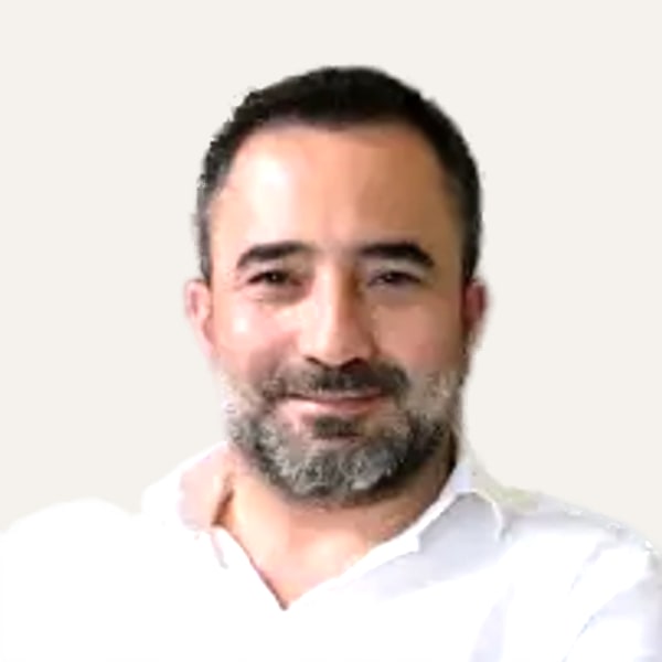 Dr. Metin Kerem, chirurg specializat în lifting facial deep plane în Istanbul, Turcia
