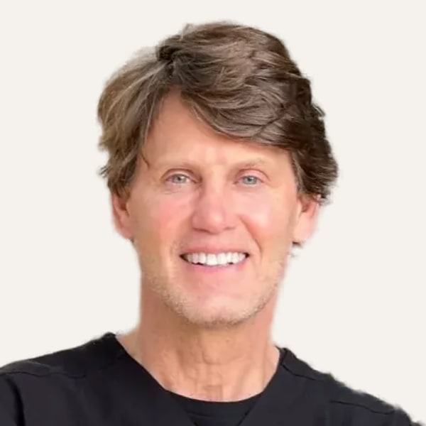 Dr. Michael Denk — Cirurgião de Lifting Facial Profundo