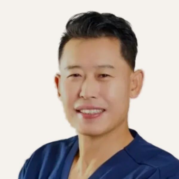 Dr. Myung Ju Lee — Cirujano de Lifting de Plano Profundo
